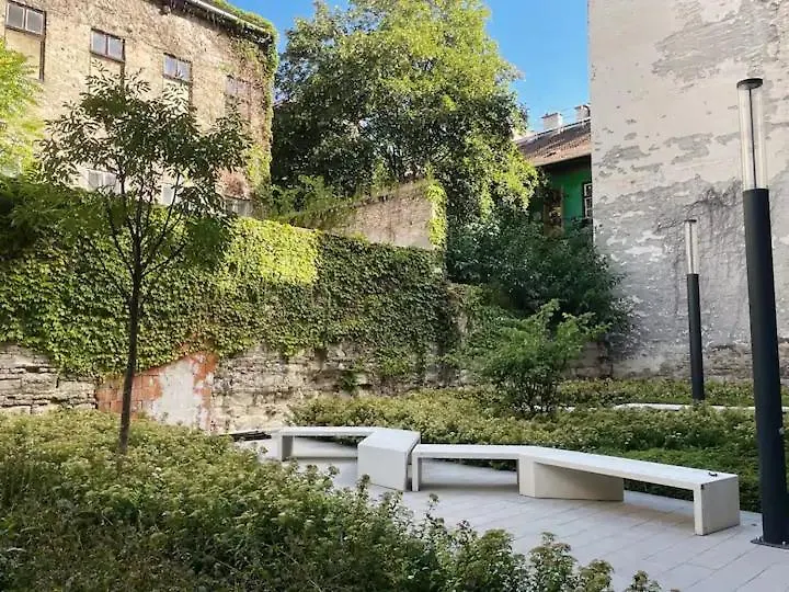 Fun & Comfort Budapest Centre Apartment 0*,